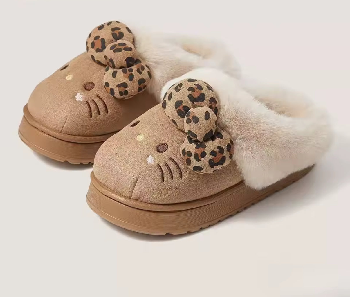 Chaussons Hello Kitty 🐱👣 – Douillets & Adorables 💖